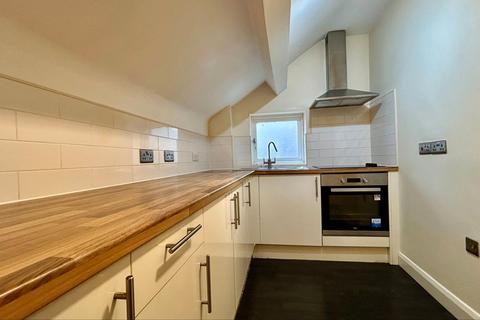 2 bedroom flat to rent, The George Hotel, High Street