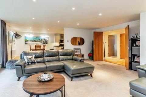 2 bedroom flat for sale, Wilson Court, Stirling Drive, Luton
