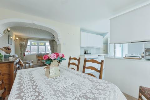 4 bedroom semi-detached house for sale, Elizabeth Road, Fleckney, Leicester
