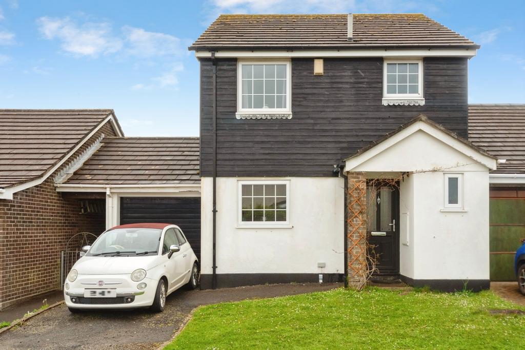 3 bedroom link detached house for sale