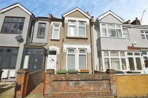 2 bedroom flat for sale, Bushey Road, London