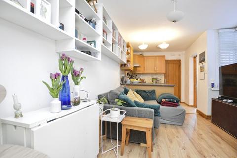 2 bedroom flat for sale, Bushey Road, London