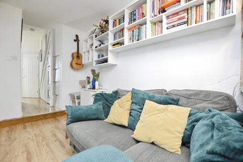 2 bedroom flat for sale, Bushey Road, London