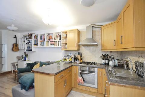 2 bedroom flat for sale, Bushey Road, London