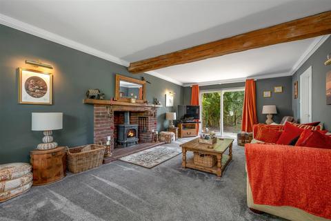 4 bedroom detached house for sale, Grantham Road, Bottesford