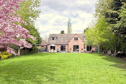 4 bedroom detached house for sale, Grantham Road, Bottesford