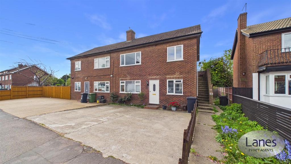 Detached house exterior, driveway
