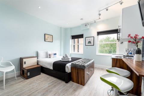 Studio to rent, Camden Road, London, N7
