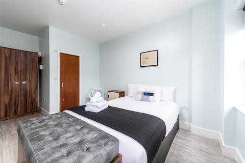 Studio to rent, Camden Road, London, N7
