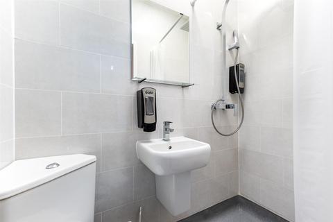 Studio to rent, Camden Road, London, N7