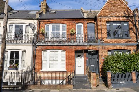 2 bedroom maisonette to rent, Hazlebury Road, London, SW6