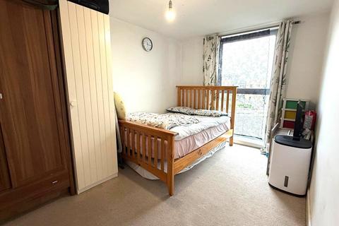 2 bedroom flat for sale, Kelvin Gate, Bracknell, Berkshire, RG12