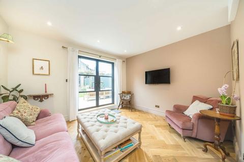 2 bedroom flat for sale, Endlesham Road, London SW12