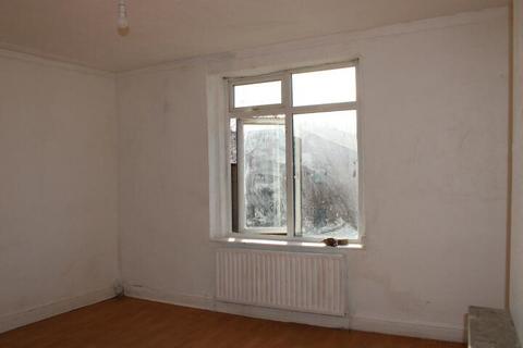 2 bedroom flat to rent, Attleborough Road, Nuneaton CV11