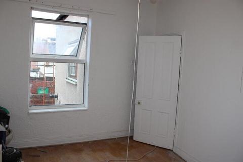 2 bedroom flat to rent, Attleborough Road, Nuneaton CV11