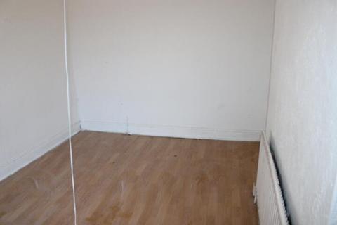 2 bedroom flat to rent, Attleborough Road, Nuneaton CV11