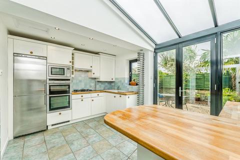2 bedroom cottage for sale, Spencers Row, Cardiff