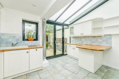 2 bedroom cottage for sale, Spencers Row, Cardiff