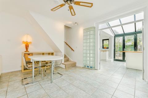 2 bedroom cottage for sale, Spencers Row, Cardiff