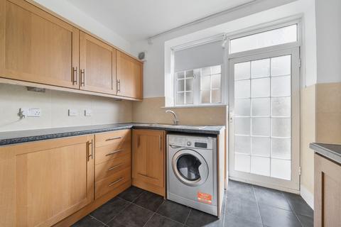 4 bedroom flat to rent, The Downs, Raynes Park, London, SW20