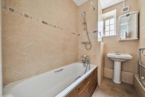 4 bedroom flat to rent, The Downs, Raynes Park, London, SW20