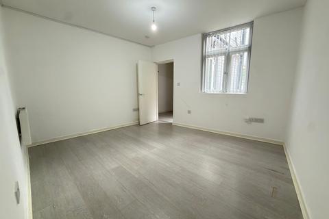Flat to rent, Church avenue, Leicester LE3