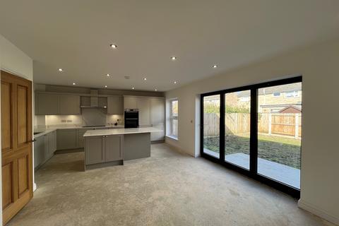 4 bedroom semi-detached house for sale, Peterborough Road, Whittlesey, Peterborough