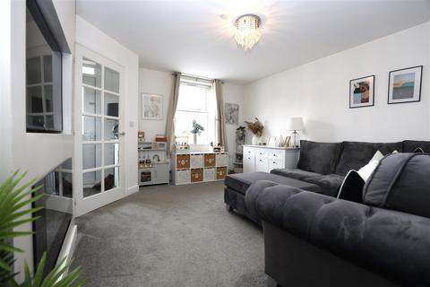 3 bedroom detached house for sale, 18 Cae Ffynnon, Cowbridge, Vale of Glamorgan, CF71 7FJ