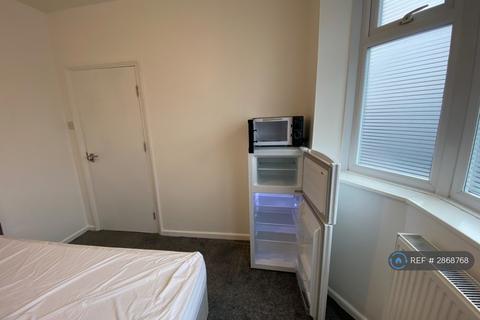 1 bedroom in a house share to rent, Mayesbrook Road, Dagenham, RM8