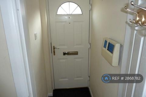 3 bedroom detached house to rent, Southern Way, Farnham, GU9