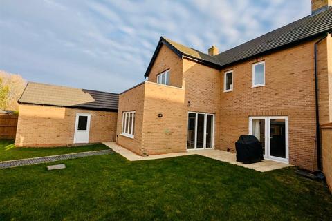 4 bedroom detached house for sale, Steeplechase Way, Market Harborough