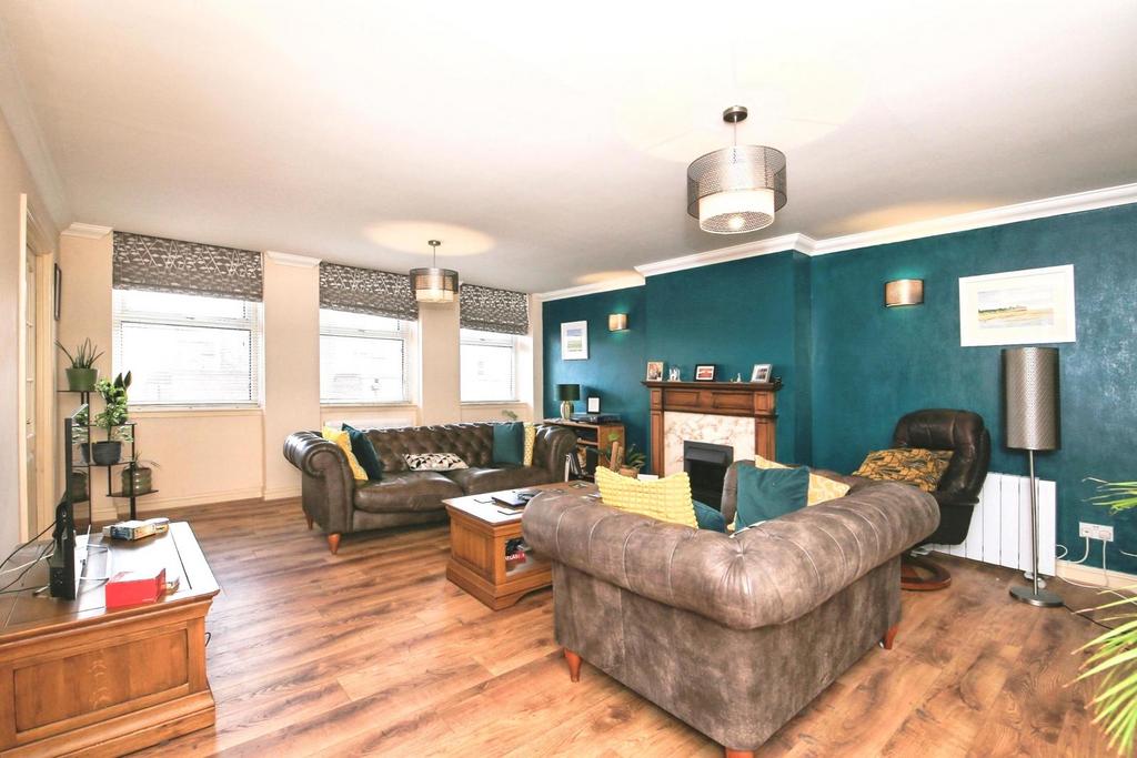 2 bedroom flat for sale