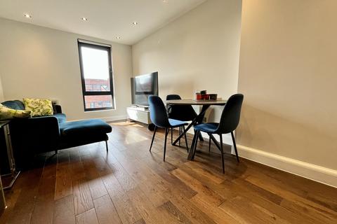 2 bedroom apartment to rent, High Street, Brentwood