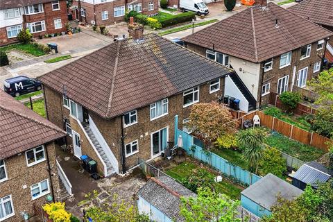 2 bedroom maisonette for sale, Lyndhurst Gardens, Enfield, Greater London, EN1