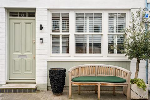 2 bedroom mews for sale, Devonshire Mews West, London, W1G