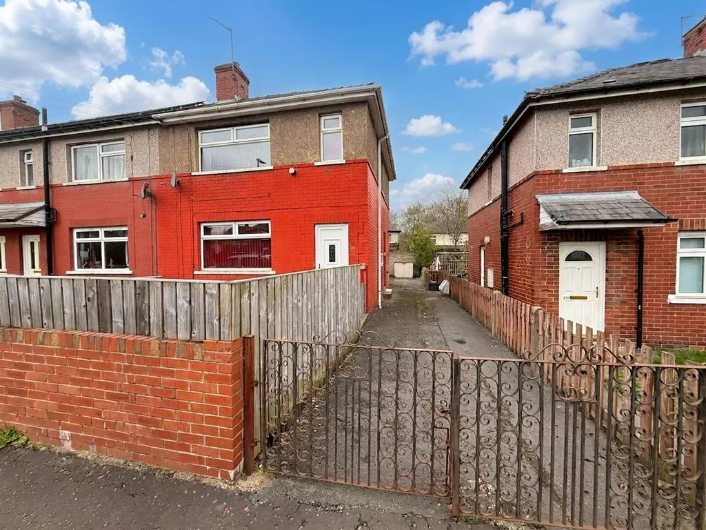 Backhold Drive, Halifax HX3 2 bed end of terrace house - £129,995
