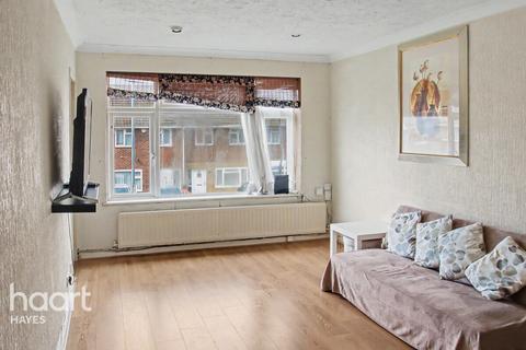 2 bedroom apartment to rent, Fairey Avenue, Hayes