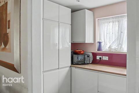 2 bedroom apartment to rent, Fairey Avenue, Hayes