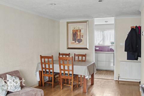 2 bedroom apartment to rent, Fairey Avenue, Hayes