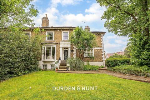 High Road, Woodford Green, IG8