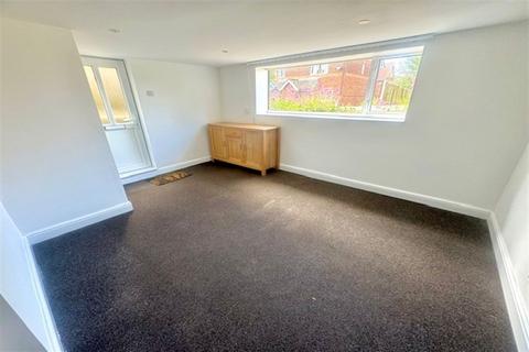 Studio to rent, 2 Weston Grove Road, Woolston SO19