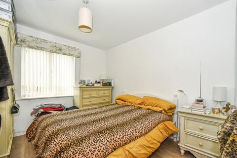 2 bedroom ground floor flat for sale, Anson Avenue, Calne