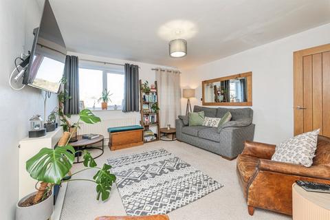 3 bedroom end of terrace house for sale, Manchester Road, Linthwaite, Huddersfield