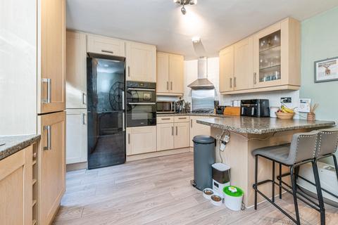 3 bedroom end of terrace house for sale, Manchester Road, Linthwaite, Huddersfield
