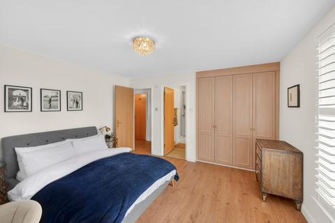2 bedroom apartment for sale, Millennium Drive, London, E14