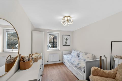 2 bedroom apartment for sale, Millennium Drive, London, E14