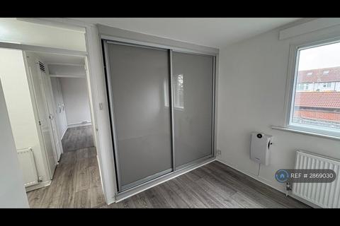 2 bedroom flat to rent, Sandown Close, Hounslow, TW5
