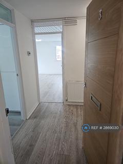 2 bedroom flat to rent, Sandown Close, Hounslow, TW5