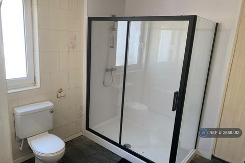 5 bedroom flat to rent, Llangyfelach Road, Treboeth, Swansea, SA5