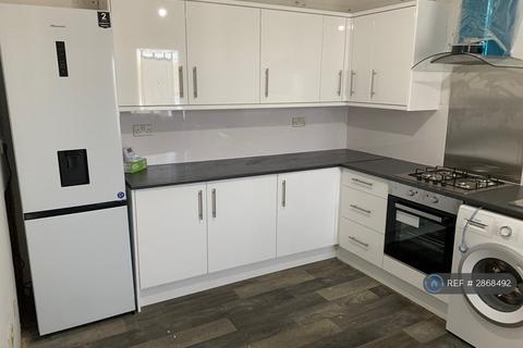 5 bedroom flat to rent, Llangyfelach Road, Treboeth, Swansea, SA5